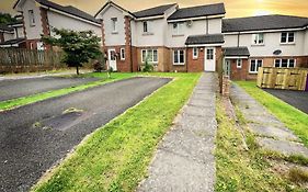 Glasgow Central - Entire House - Free Parking , Free Super Fast Wifi , Private Garden & Parking Security