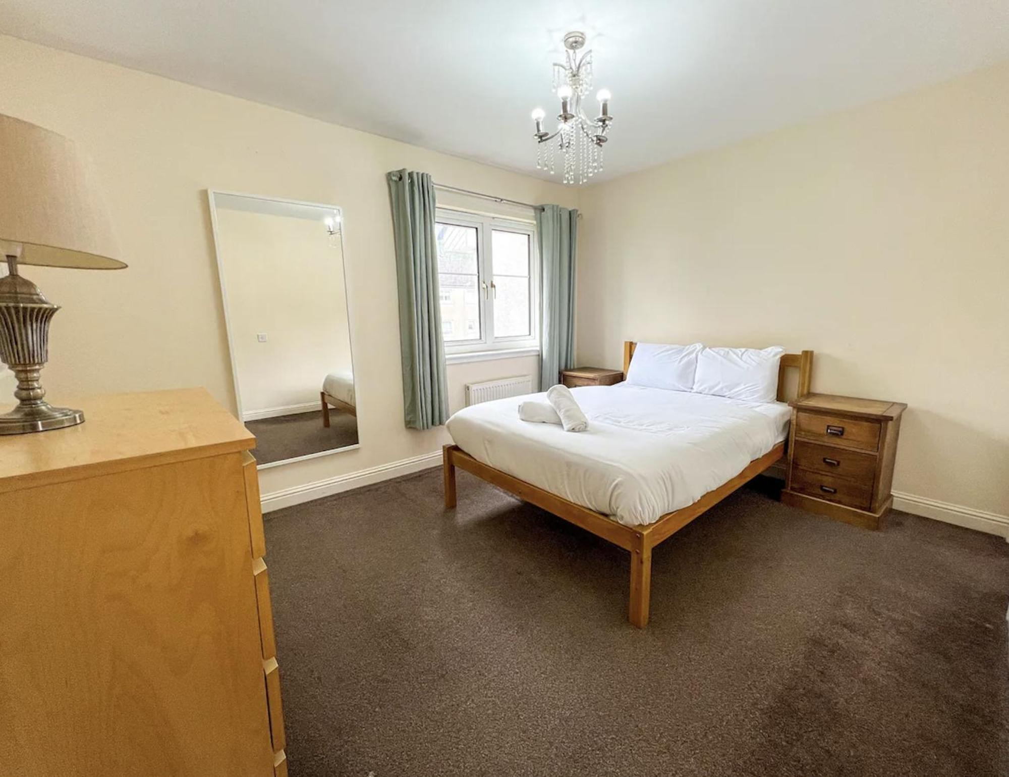 Glasgow Central - Entire House - Free Parking , Free Super Fast Wifi , Private Garden & Parking Security Exterior photo