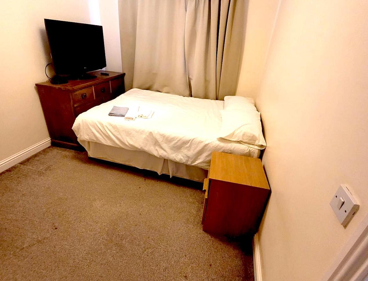 Glasgow Central - Entire House - Free Parking , Free Super Fast Wifi , Private Garden & Parking Security Exterior photo